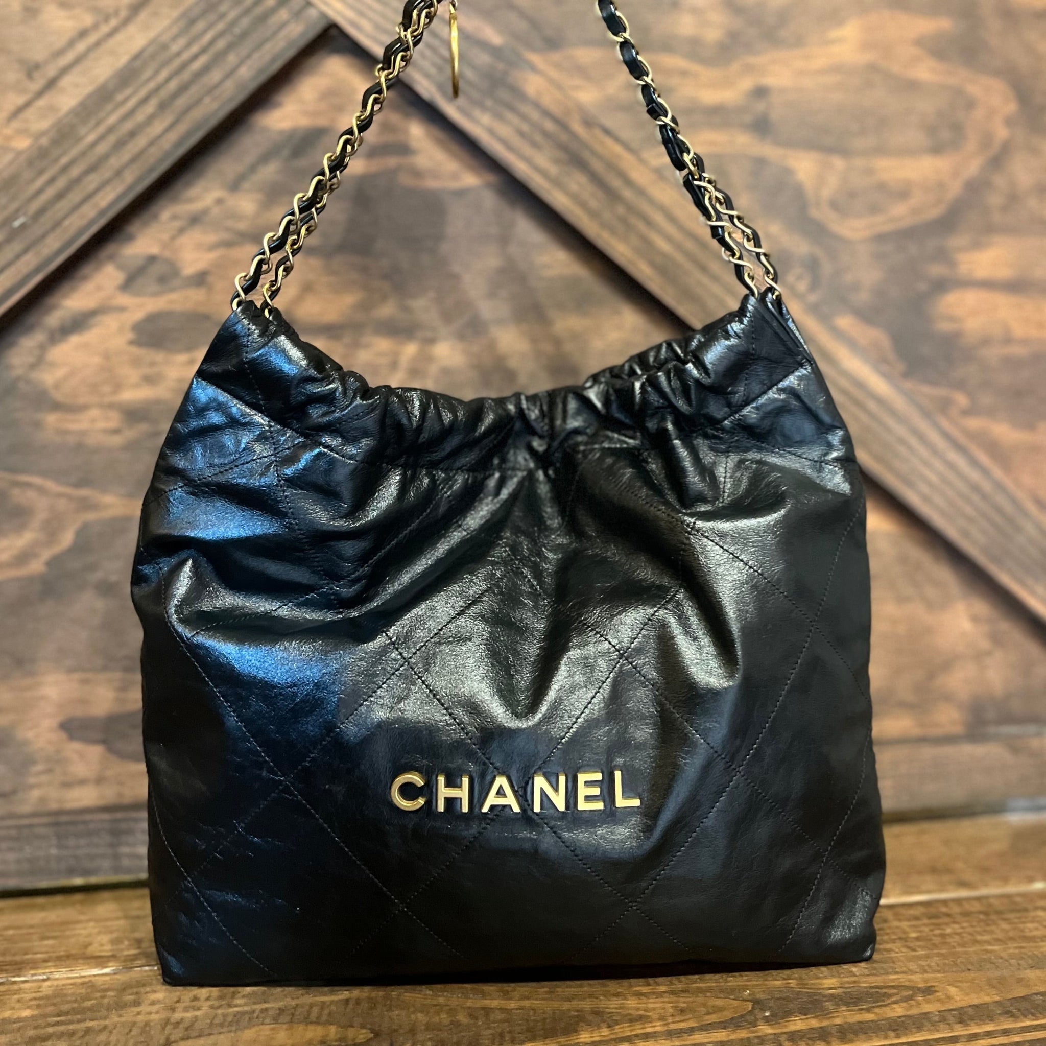 CHANEL 22 Shiny Calfskin Tote