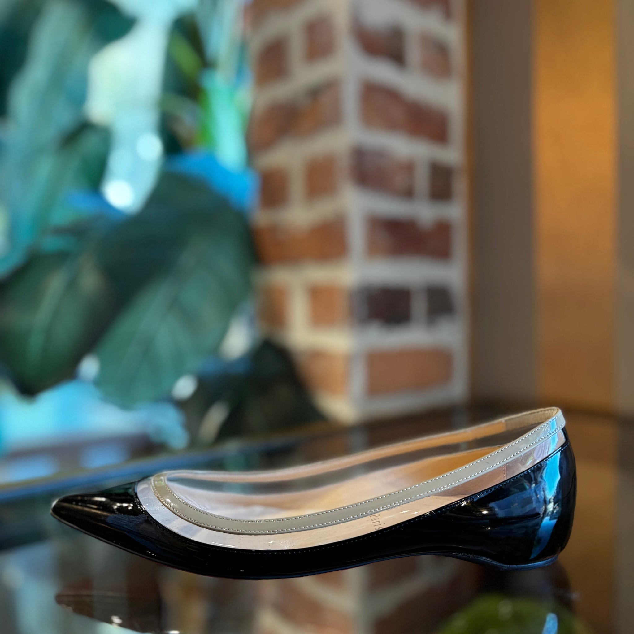 CHRISTIAN LOUBOUTIN Black Patent Leather Pointed Flats