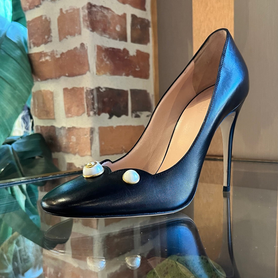 GUCCI Black Leather Pearl Embellished Pumps SZ 40 (10 US)