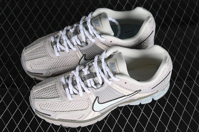 Nike Women's Zoom Vomero 5 Men