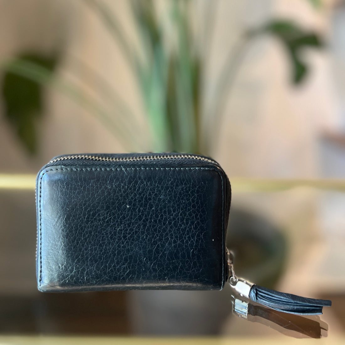 GUCCI Pebbled Calfskin Studded Soho Disco Compact Wallet