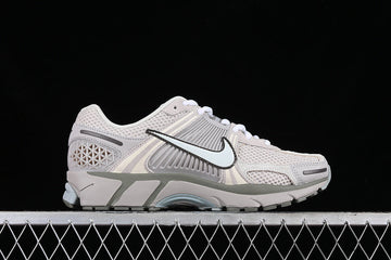 Nike Women's Zoom Vomero 5 Men