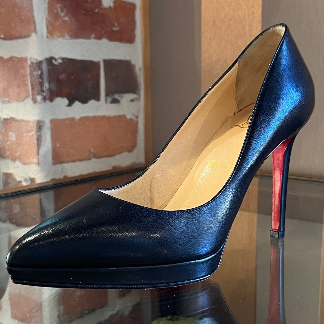 CHRISTIAN LOUBOUTIN Black Leather Pumps SZ 37 (7 US)