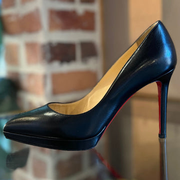 CHRISTIAN LOUBOUTIN Black Leather Pumps SZ 37 (7 US)