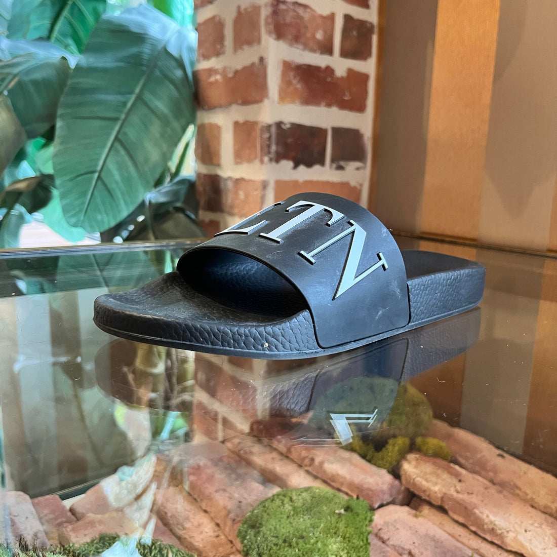 VALENTINO Black Rubber Logo Slides SZ 41 (11 US)