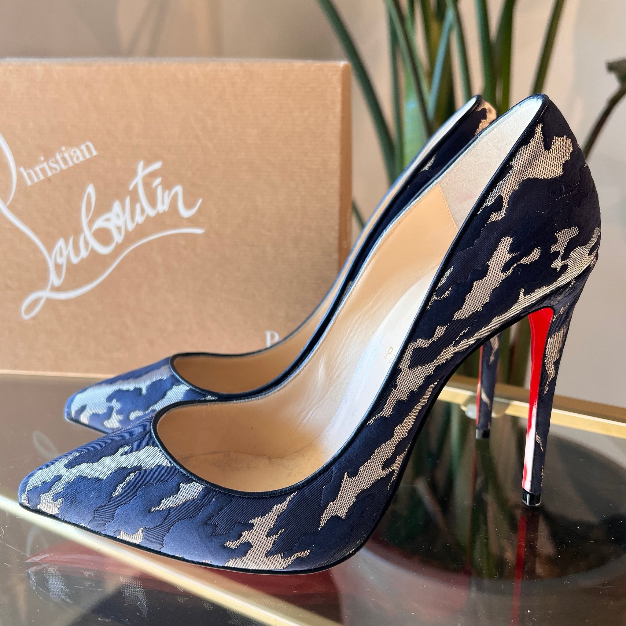 CHRISTIAN LOUBOUTIN Pigalle Follies 100 SZ 39
