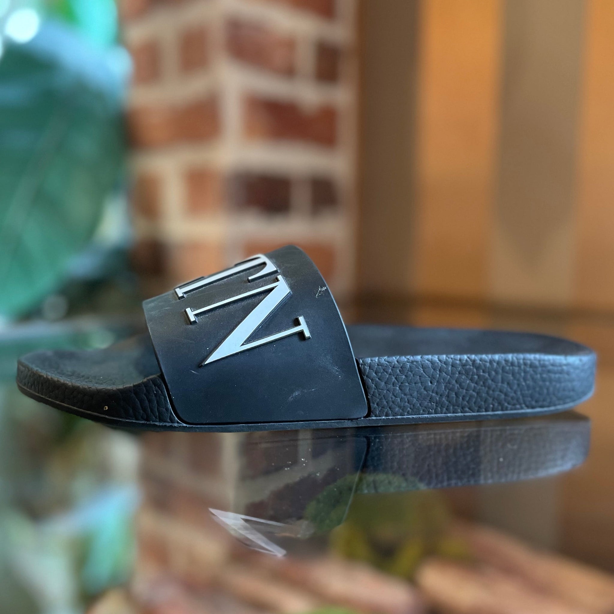 VALENTINO Black Rubber Logo Slides SZ 41 (11 US)