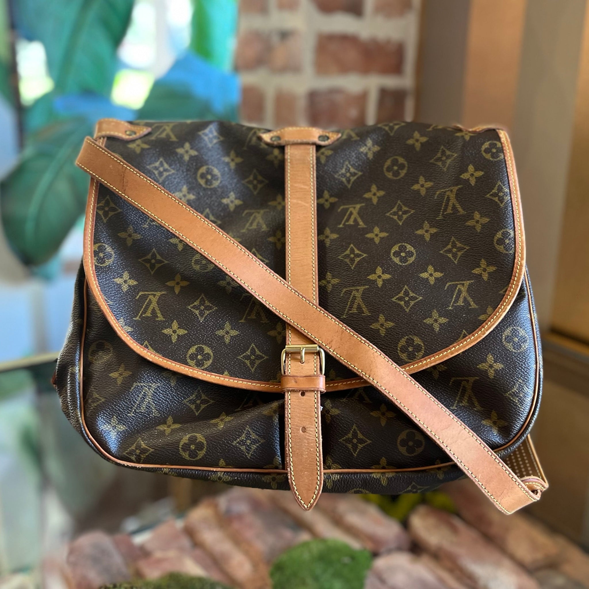 LOUIS VUITTON Saumur 35 Monogram Canvas Vintage Crossbody Bag