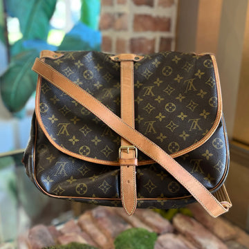 LOUIS VUITTON Saumur 35 Monogram Canvas Vintage Crossbody Bag