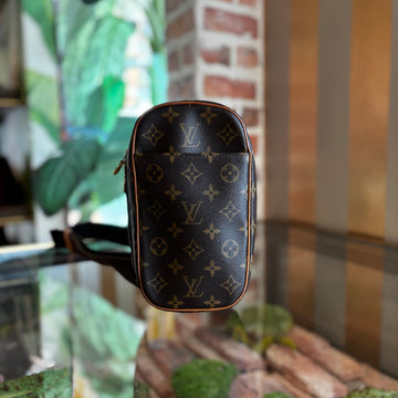 LOUIS VUITTON Pochette Gange Monogram Canvas Crossbody Bag