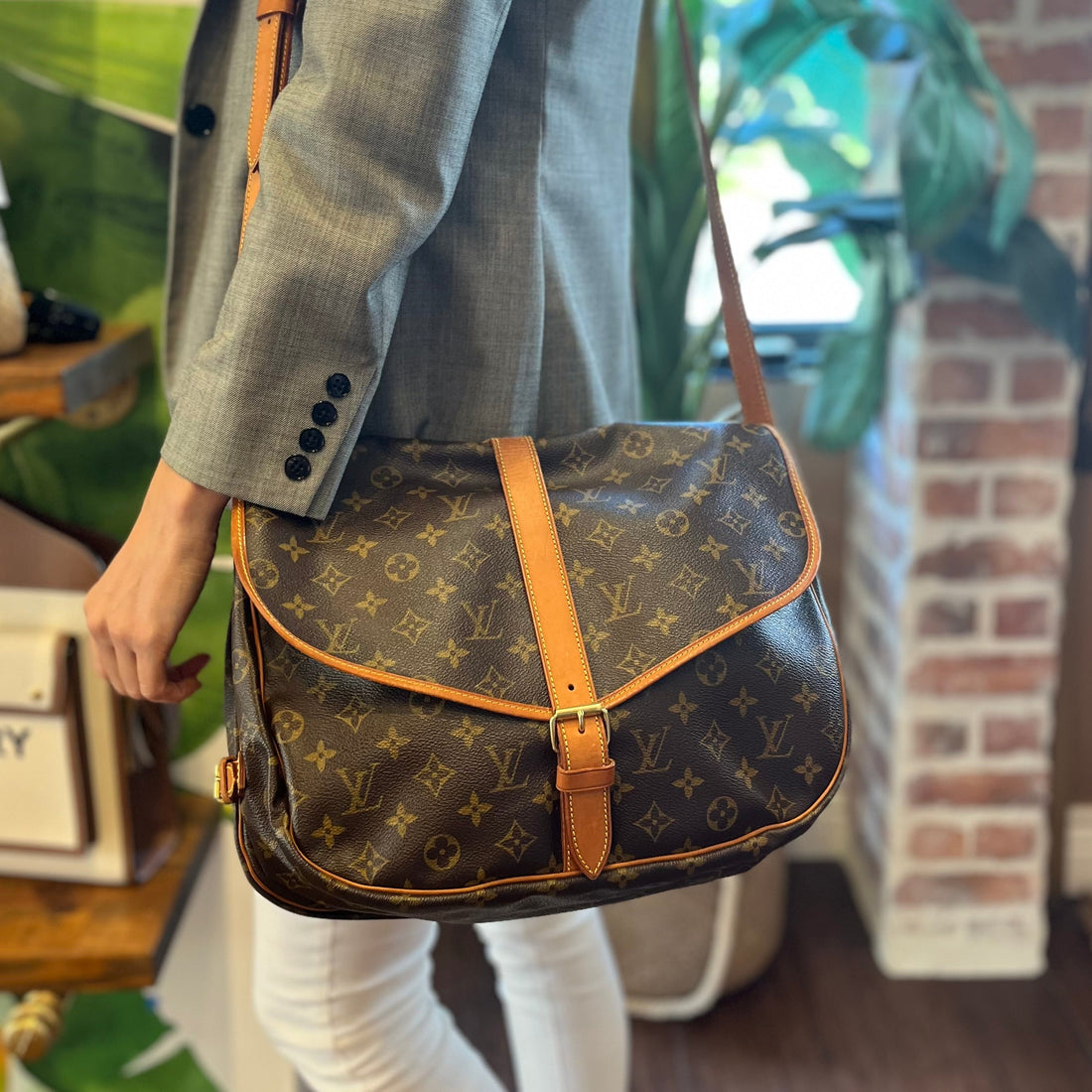 LOUIS VUITTON Saumur 35 Monogram Canvas Vintage Crossbody Bag
