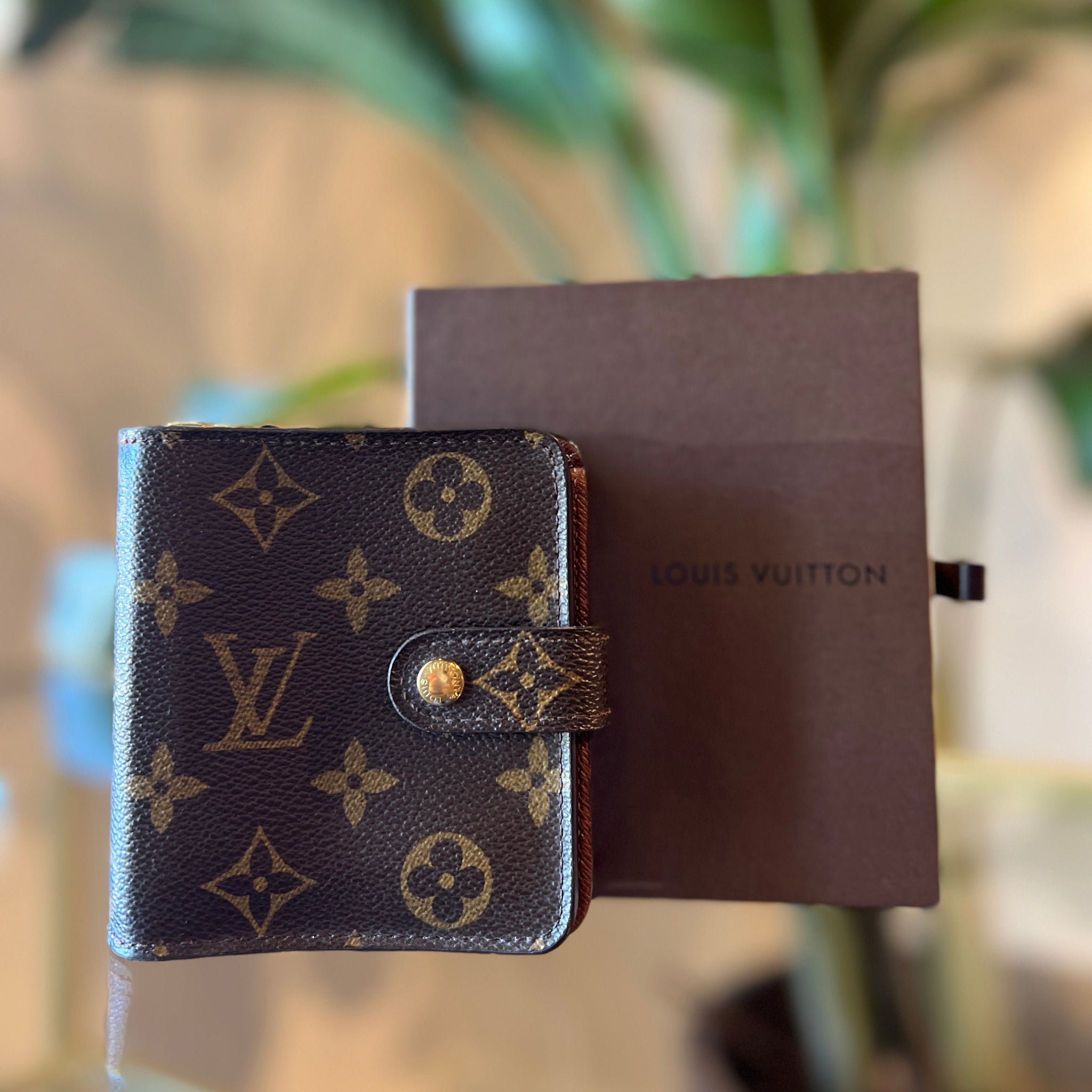 LOUIS VUITTON Zippy Brown Monogram Canvas Compact Bifold Wallet