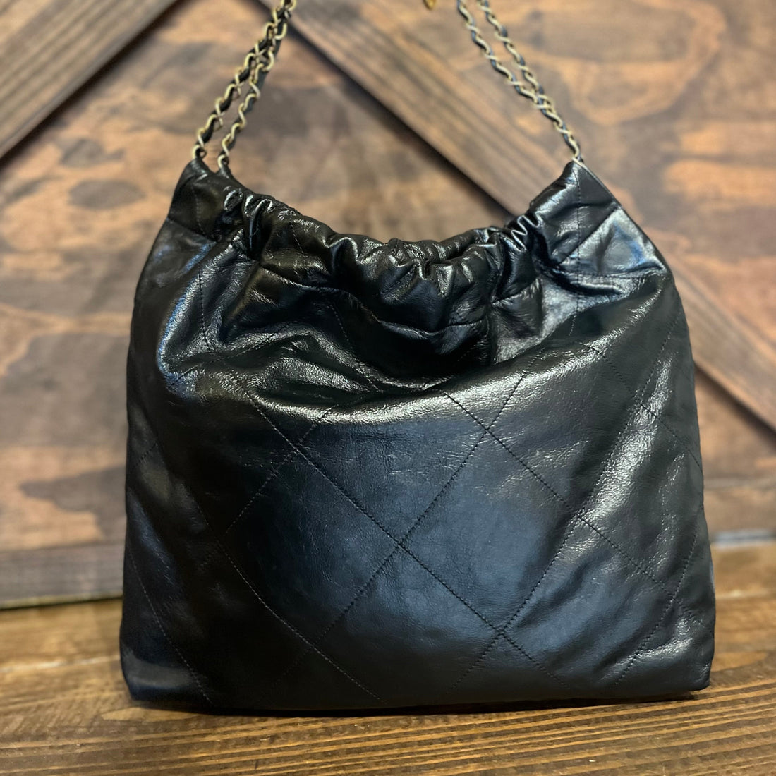 CHANEL 22 Shiny Calfskin Tote
