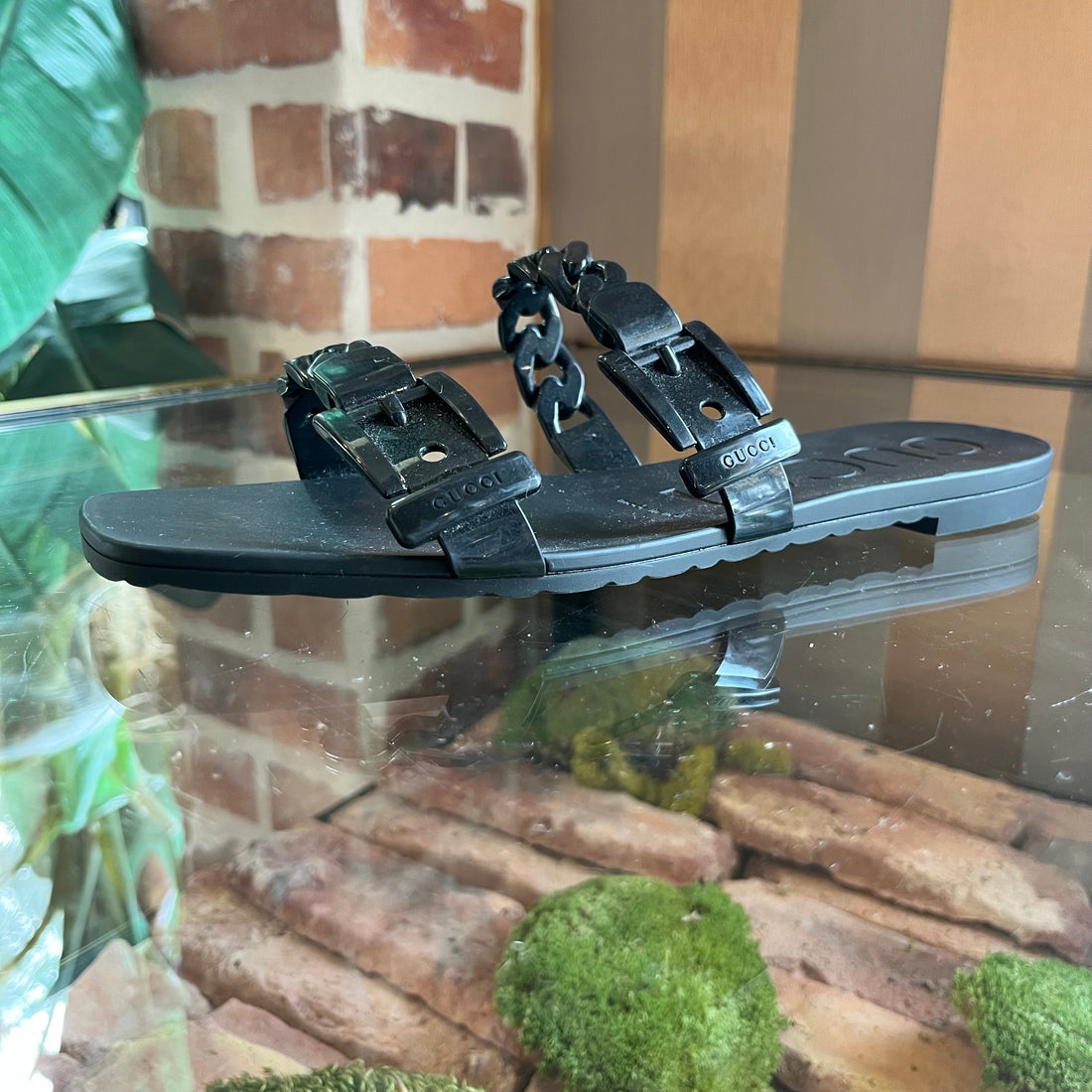 GUCCI Black Rubber Chain Flat Sandals SZ 40 (10US)