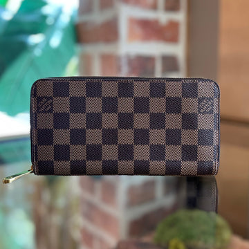 LOUIS VUITTON Zippy Damier Ebene Wallet