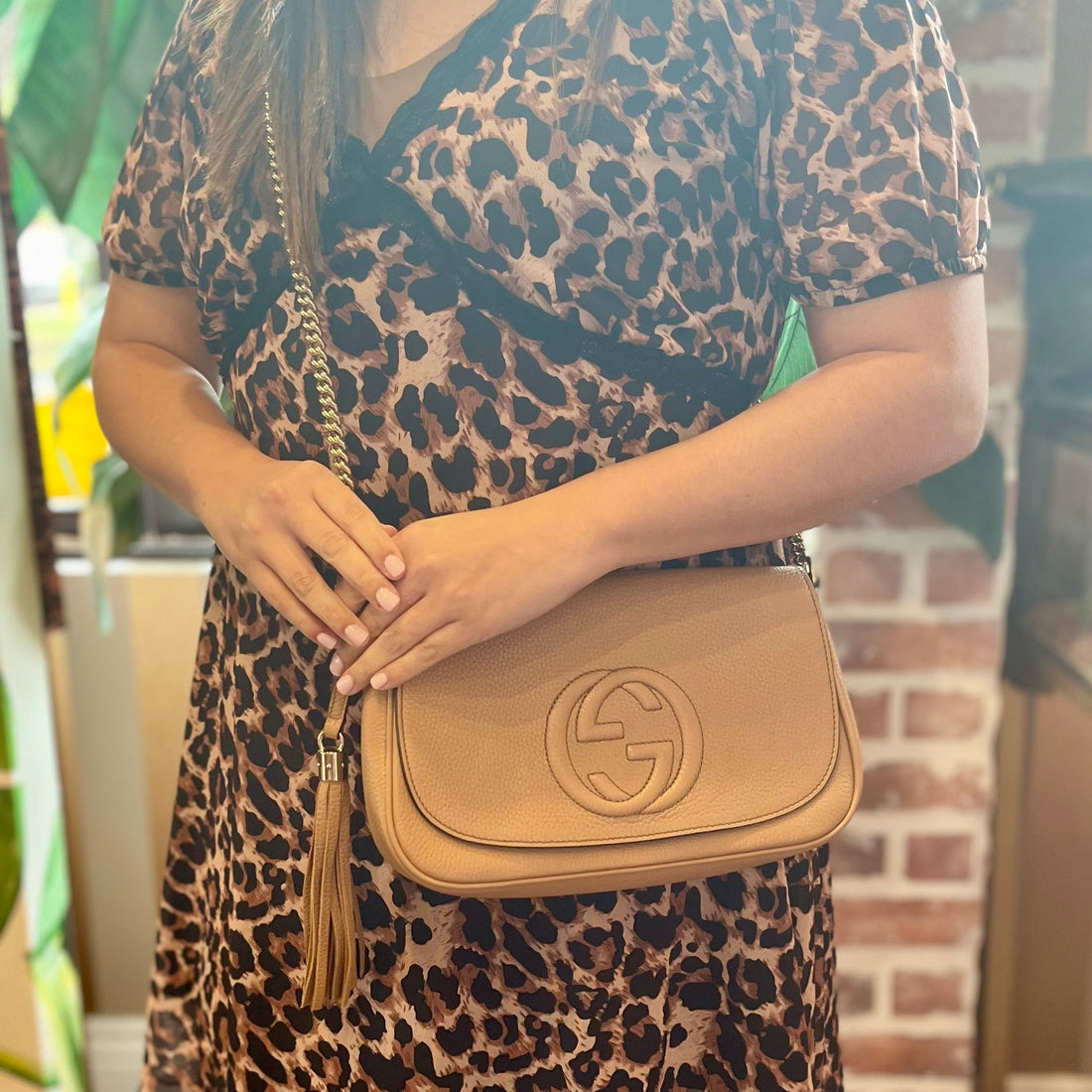 GUCCI Soho Medium Beige Pebbled Calfskin Flap Crossbody Bag