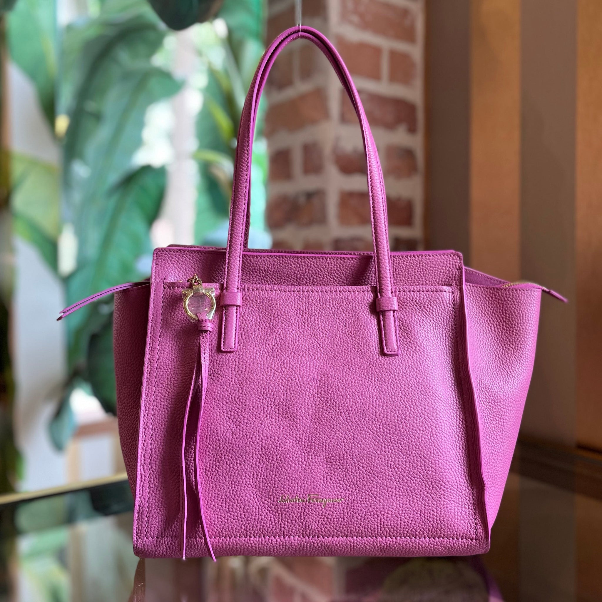 SALVATORE FERRAGAMO Amy Medium Textured Leather Tote Bag TS4050