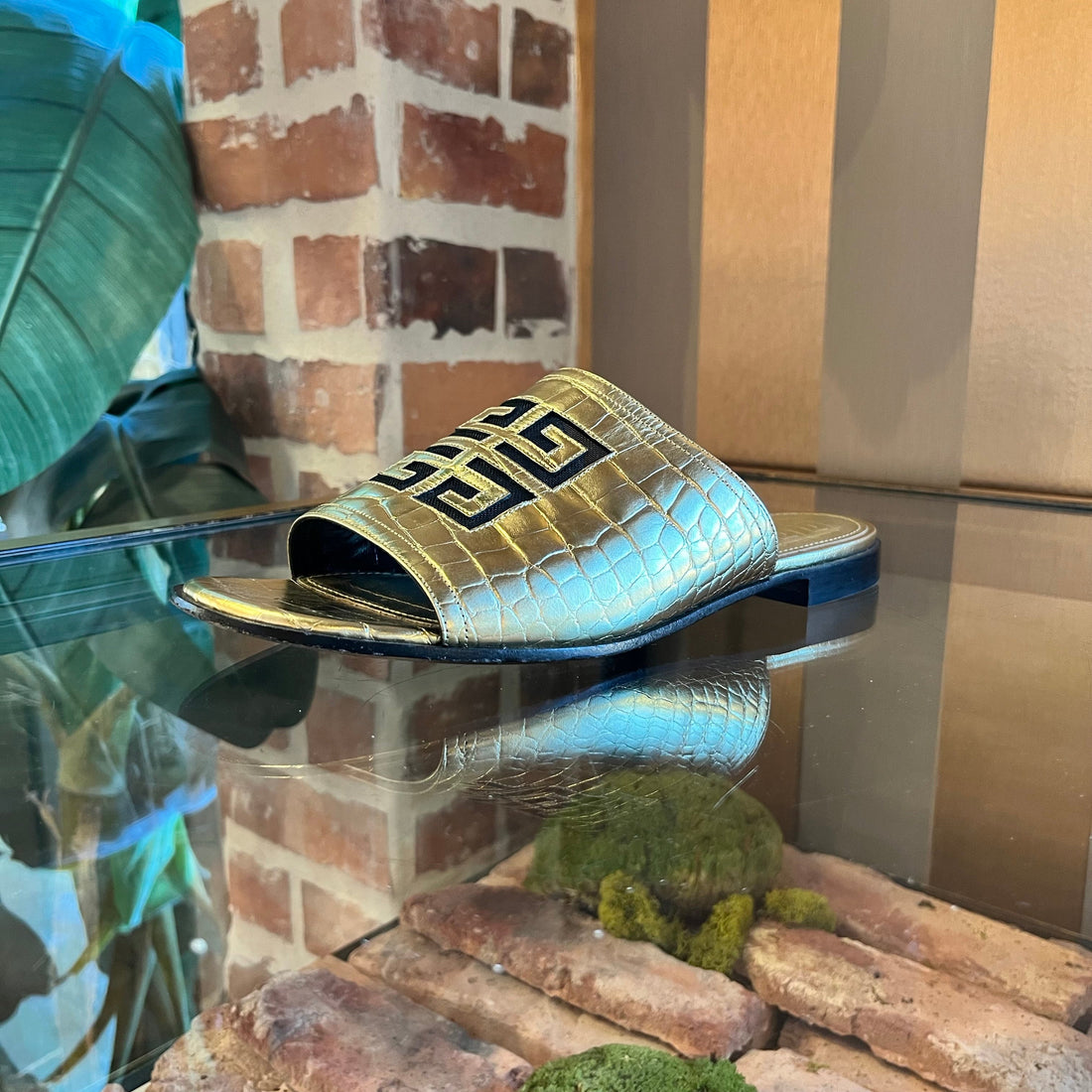 GIVENCHY 4G Cut Out Gold Metallic Leather Slip On Sandals SZ 39 (9 US)