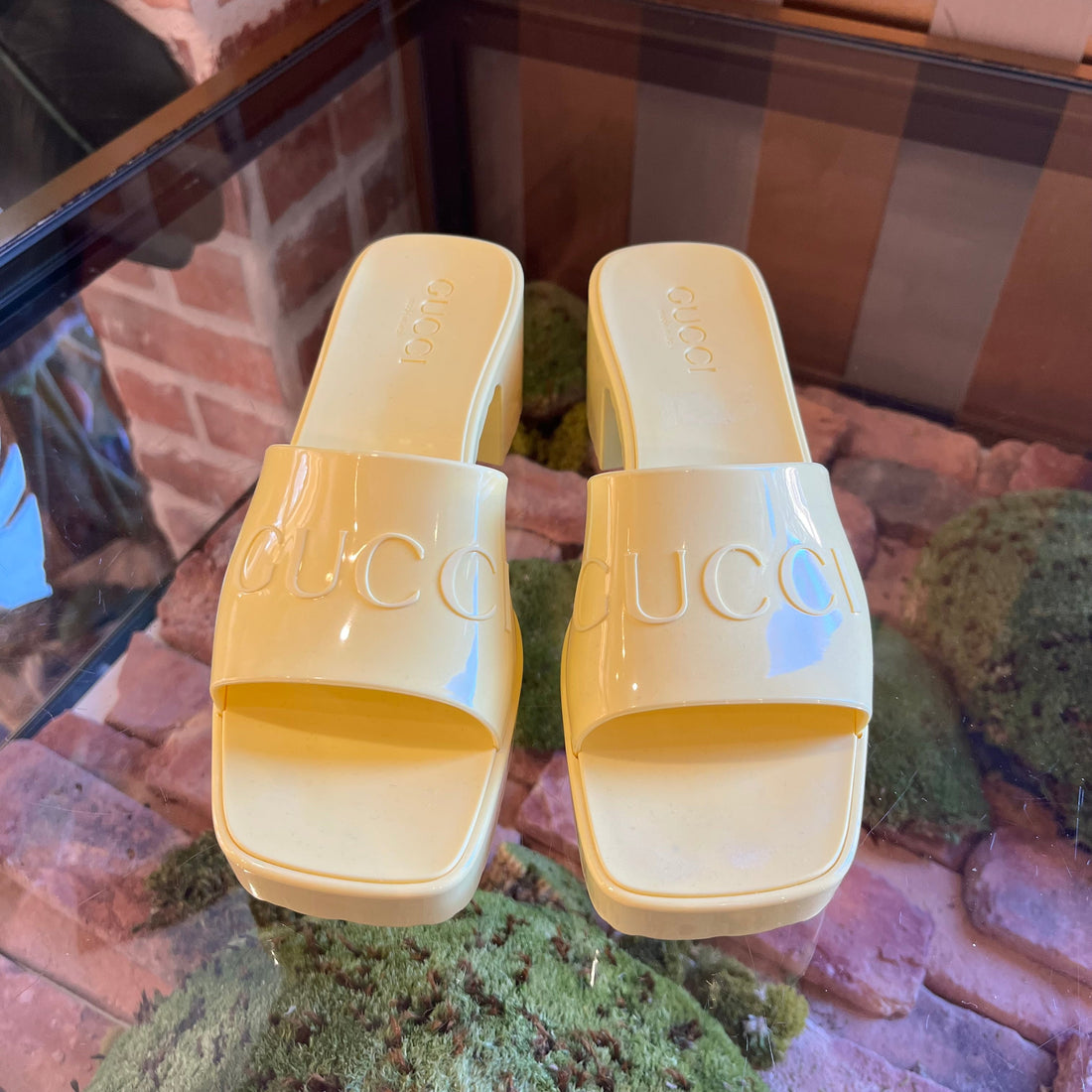 GUCCI Yellow Rubber Slides Heels 36