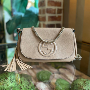 GUCCI Soho Medium Beige Pebbled Calfskin Flap Crossbody Bag