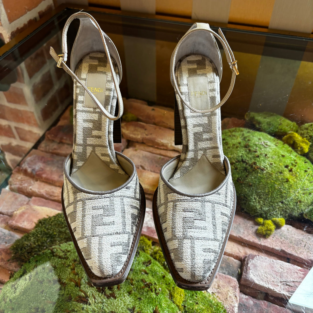 FENDI Zucca FF Logo D'Orsay Dove Grey Velvet Pumps SZ 39 (9 US)