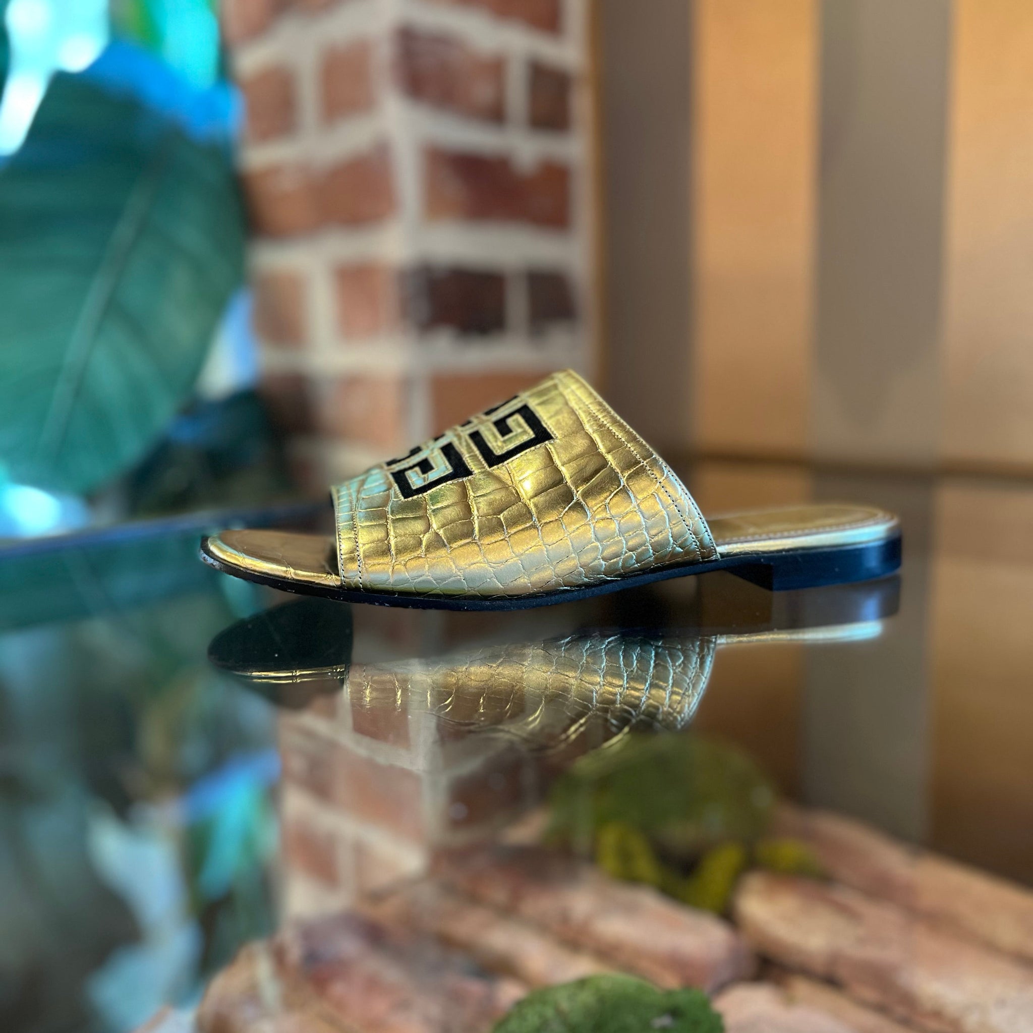 GIVENCHY 4G Cut Out Gold Metallic Leather Slip On Sandals SZ 39 (9 US)