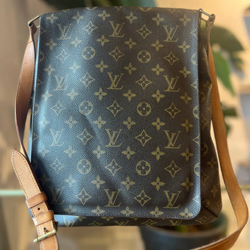 LOUIS VUITTON Monogram Musette GM