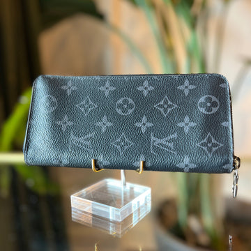 LOUIS VUITTON Monogram Eclipse Vertical Zippy Wallet