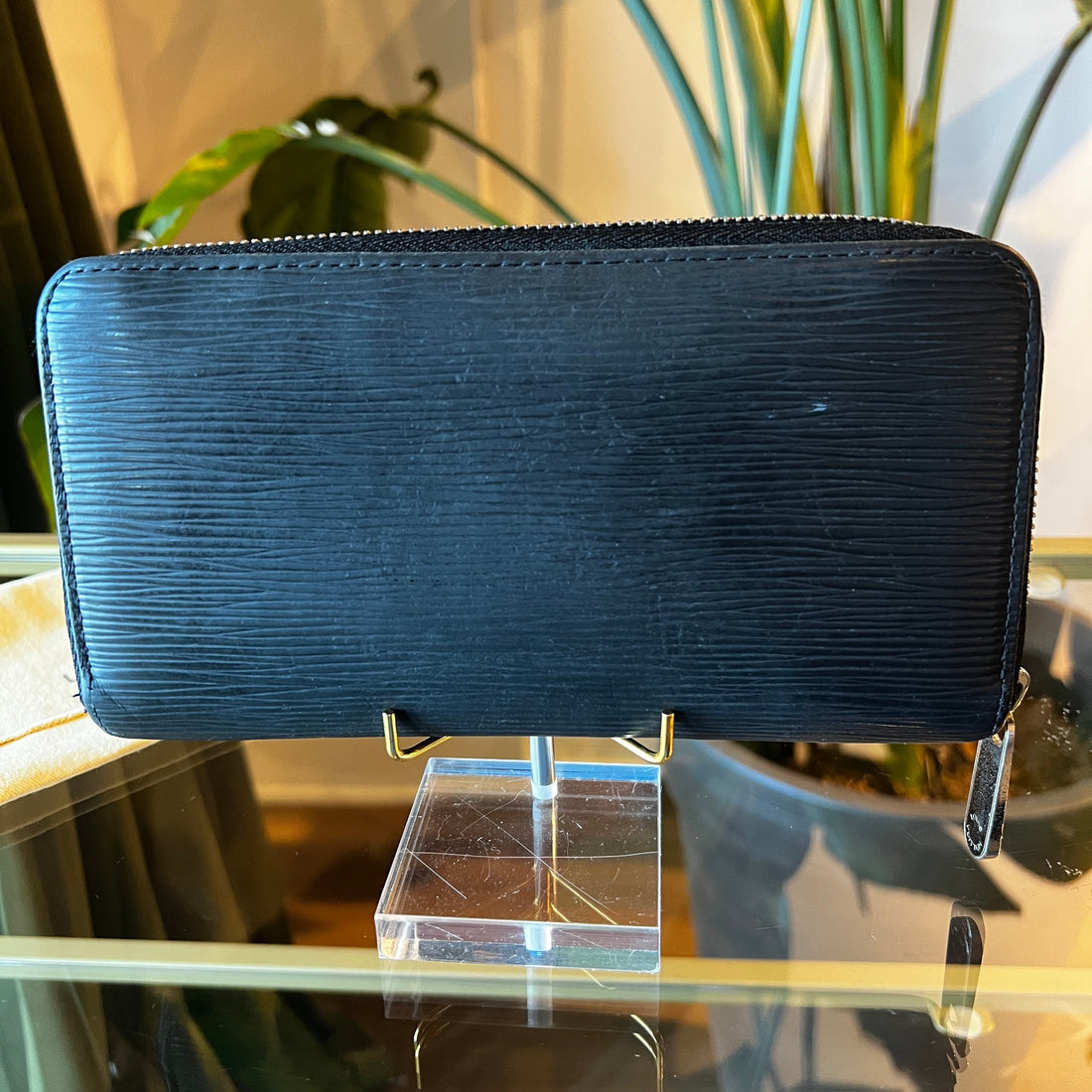 LOUIS VUITTON Black Epi Leather Zippy Wallet