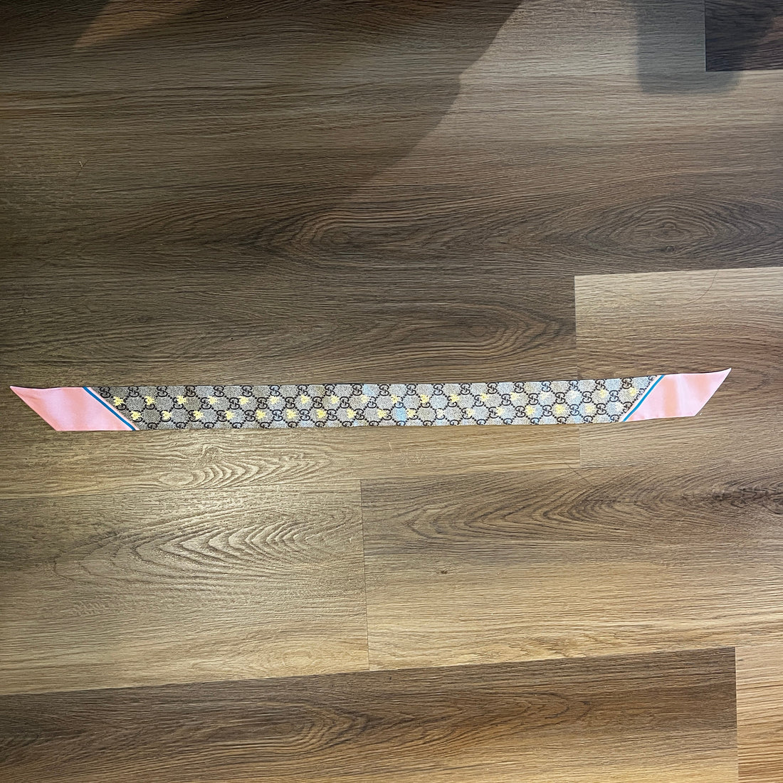 GUCCI Silk Bee GG Supreme Silk Neck Bow Scarf