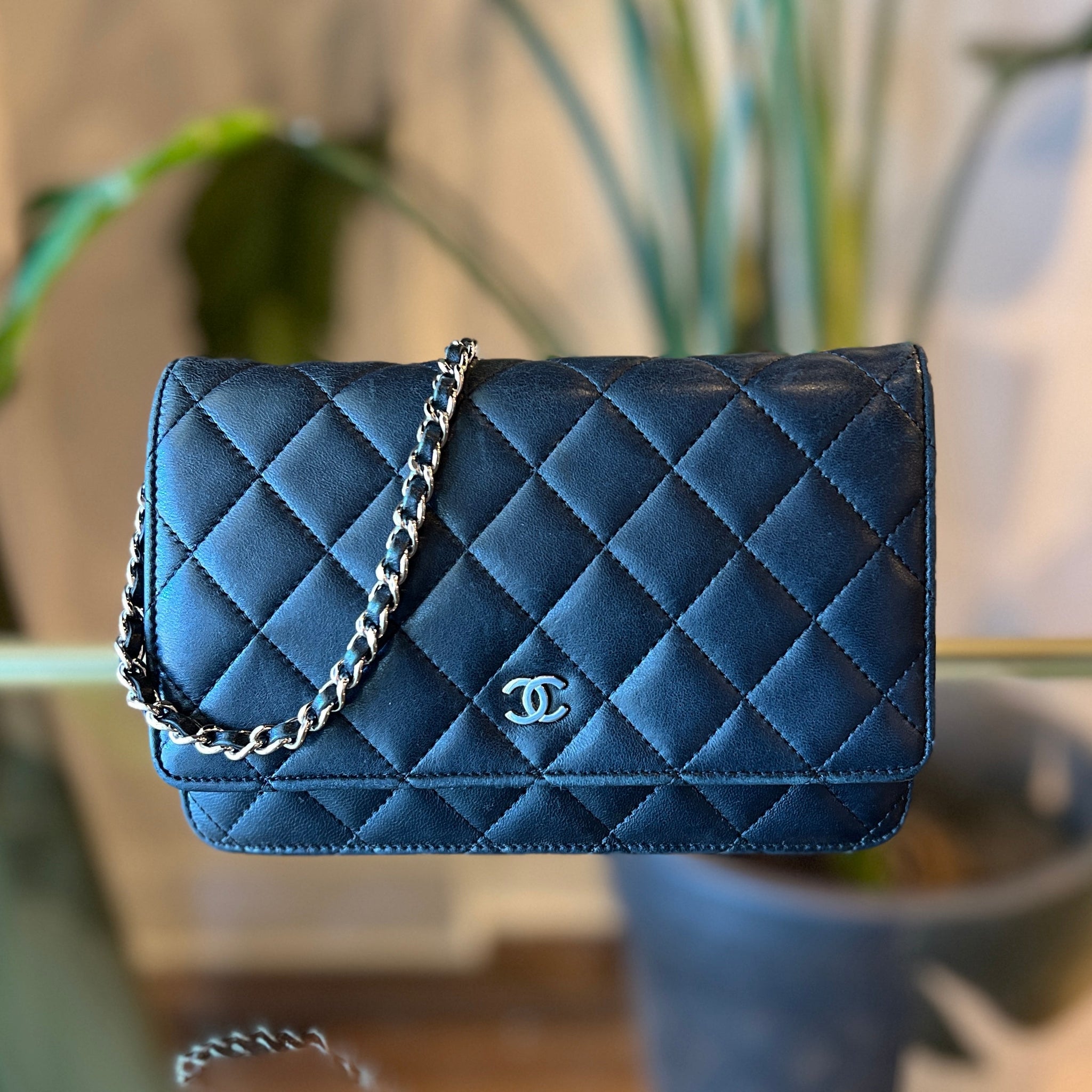 CHANEL Interlocking CC Black Wallet On Chain