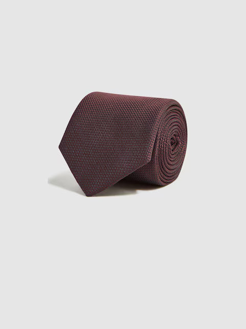 Ceremony Textured Silk Blend Tie in Burgunday